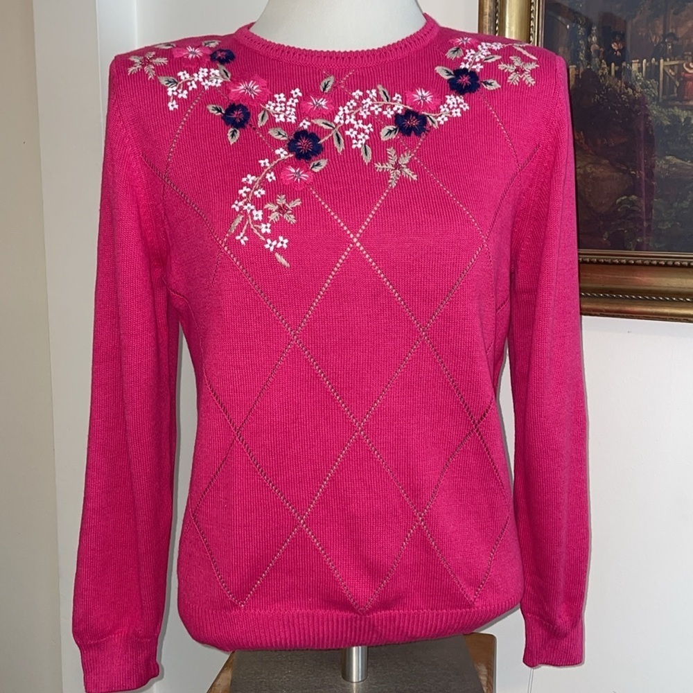 NWT Alfred Dunner Long Sleeve Sweater with floral embroidery. Size Large Petite